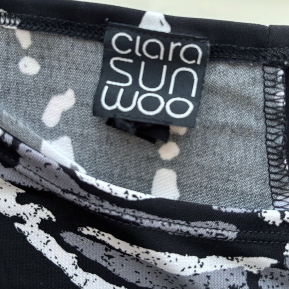 Clara Sunwoo Floral Top Large Asymmetrical Hem Black White - Picture 4 of 5